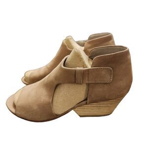 Eileen Fisher tan leather open toe cut out side heeled sandals 6